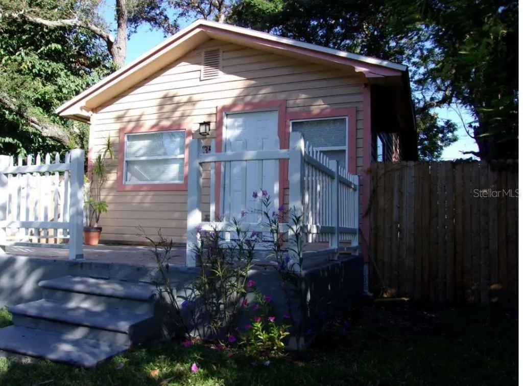 4735 17th Avenue S St Petersburg FL 33711
