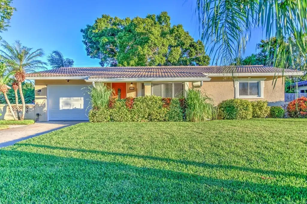795 44th Avenue NE St Petersburg FL 33703