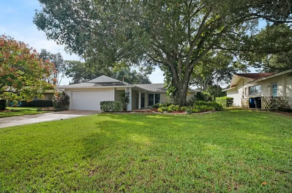 1695 Eden Court Clearwater FL 33756