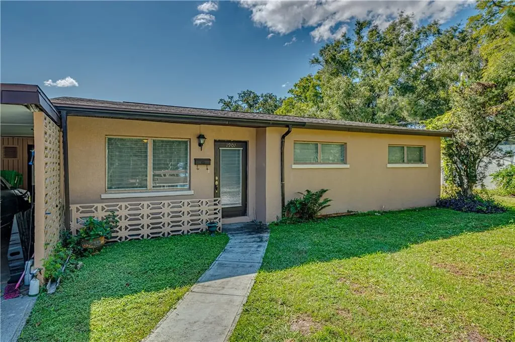 1907 E Linda Street Plant City FL 33563