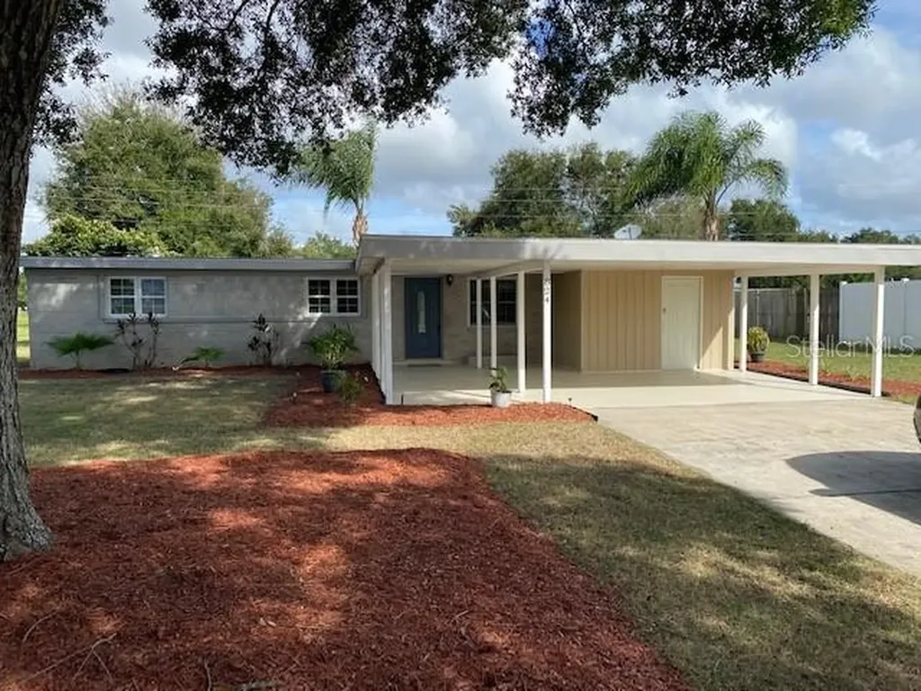 824 Casselberry Drive Lake Wales FL 33853