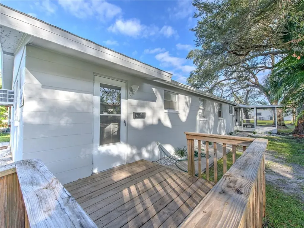 453 89th Avenue N St Petersburg FL 33702