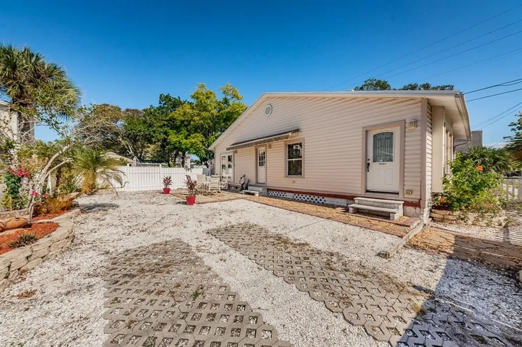 919 12th Avenue N St Petersburg FL 33705