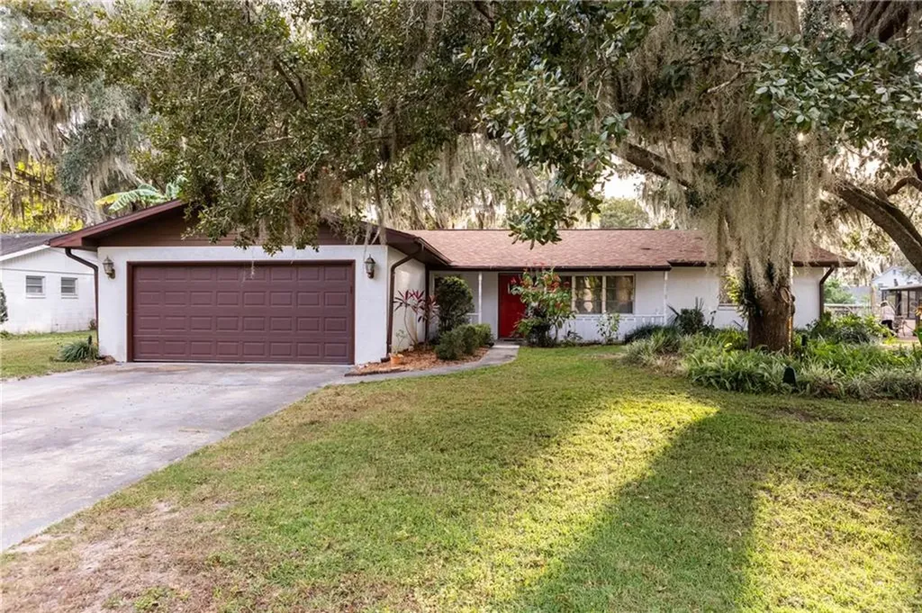 31919 Bay Street Tavares FL 32778