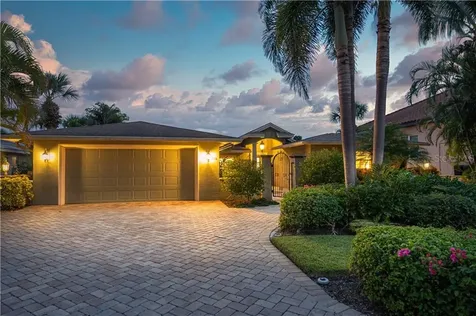 314 Avenida De Paradisio Sarasota FL 34242
