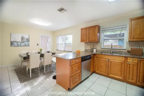 3210 36th Avenue N St Petersburg FL 33713
