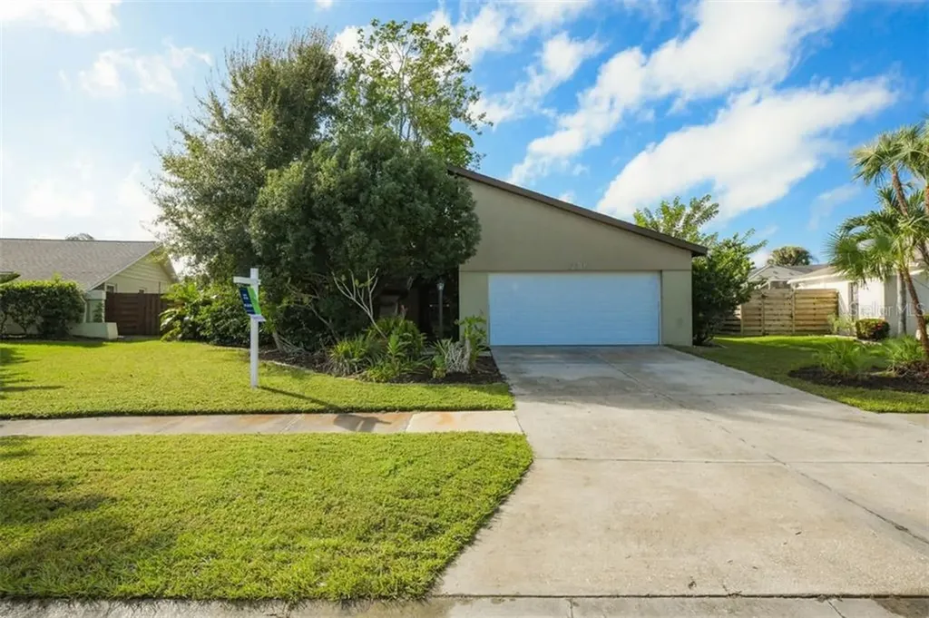 4230 Kingston Court Sarasota FL 34238