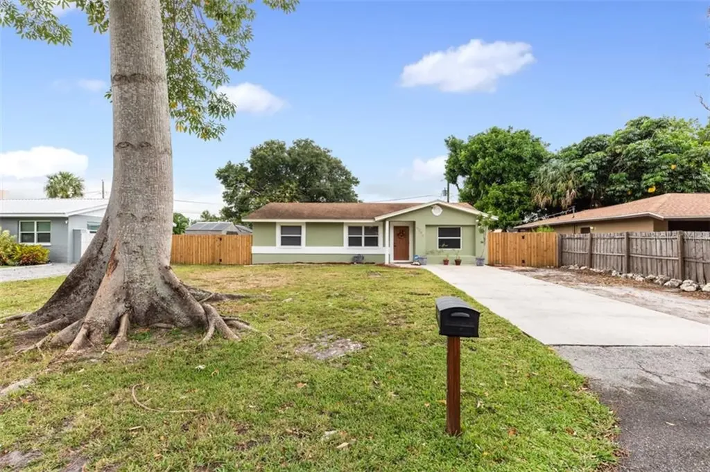 2704 24th Street W Bradenton FL 34205