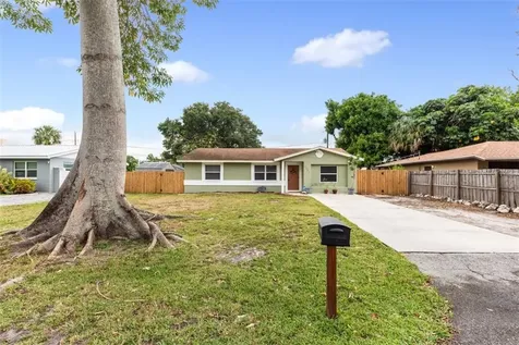 2704 24th Street W Bradenton FL 34205