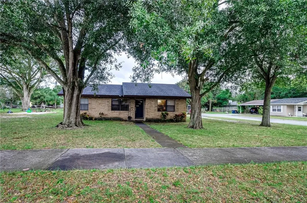 321 Oak Street Auburndale FL 33823