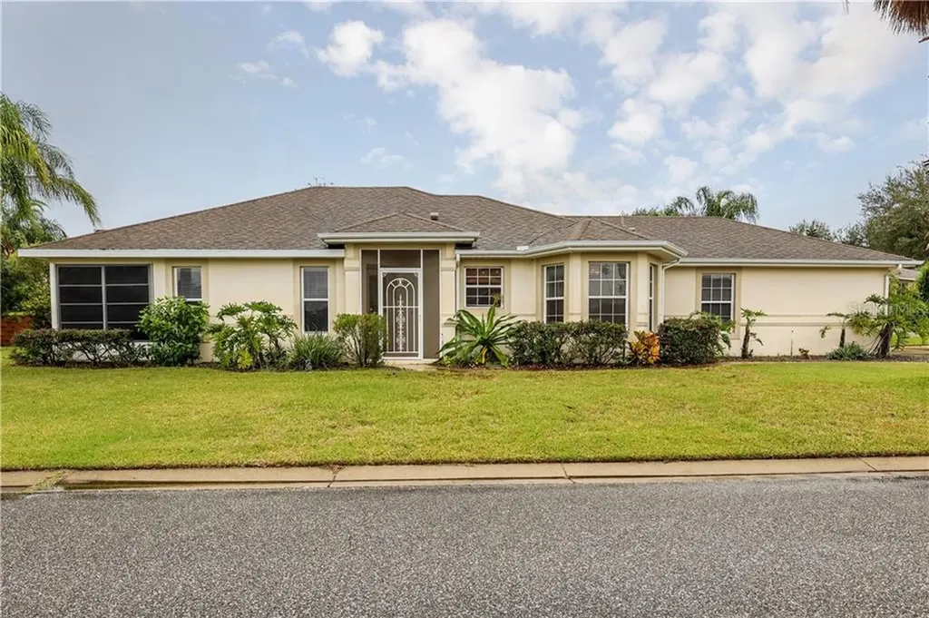 5041 China Sea Drive Tavares FL 32778