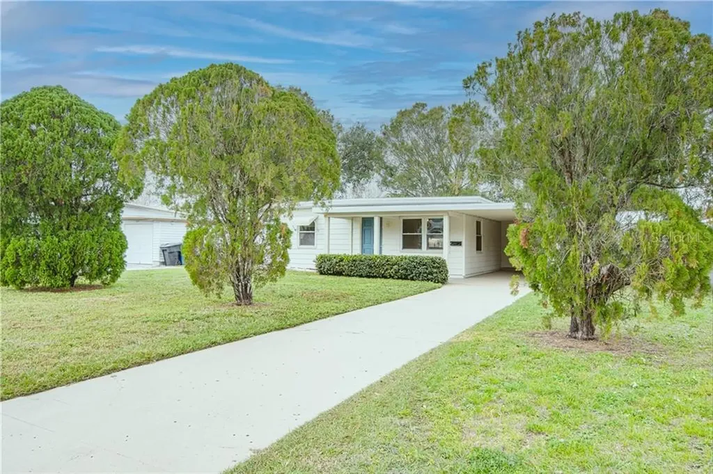 1027 60th Avenue N St Petersburg FL 33703