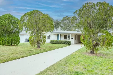1027 60th Avenue N St Petersburg FL 33703