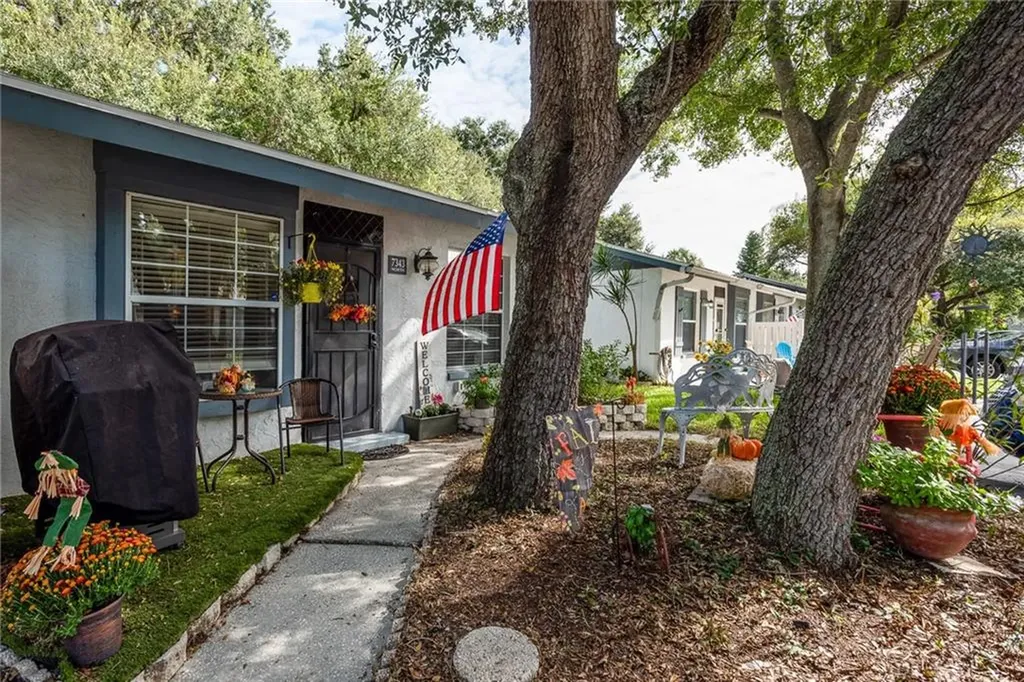 7343 Parkside Villas Drive N St Petersburg FL 33709