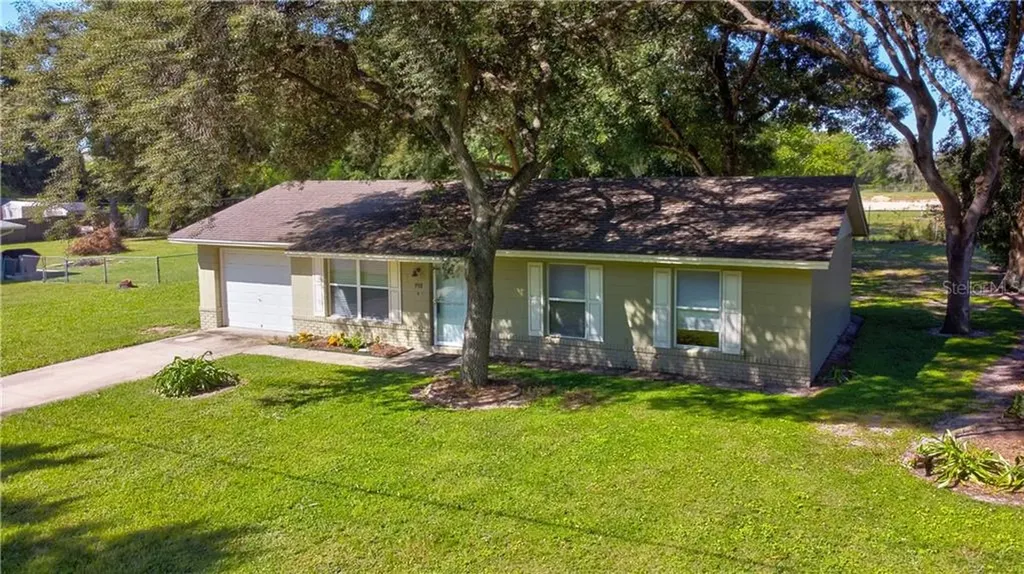 998 Hibiscus Street Lady Lake FL 32159