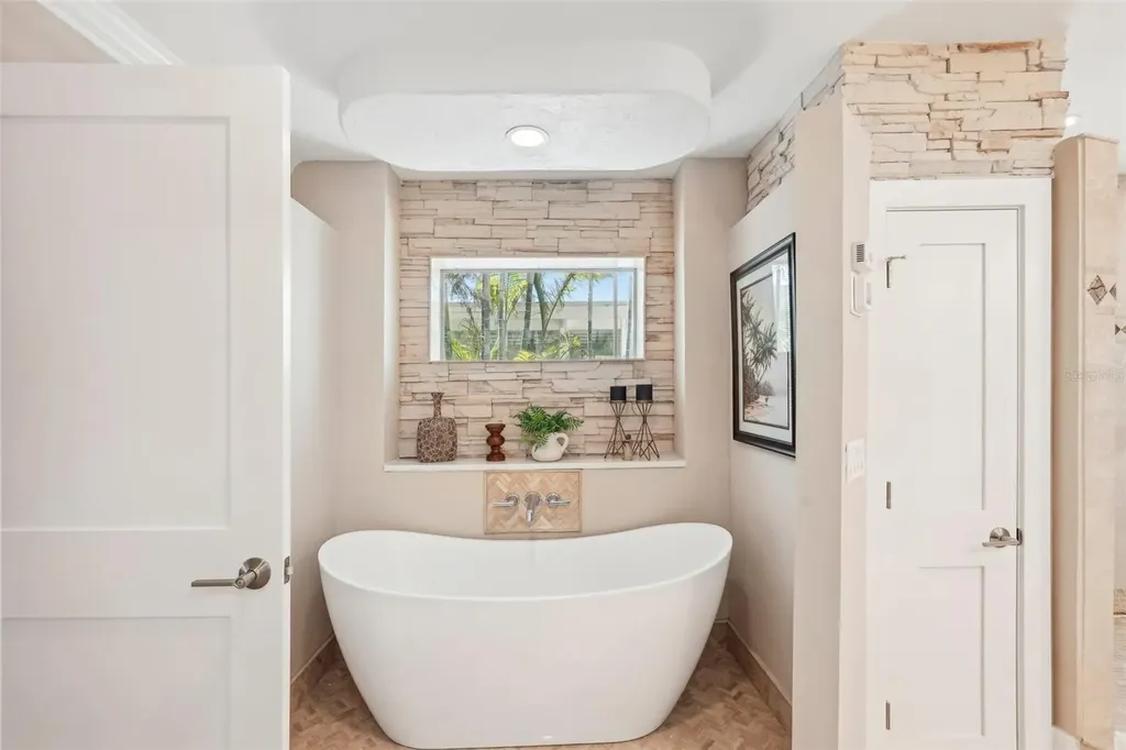85 S Polk Drive Sarasota FL 34236