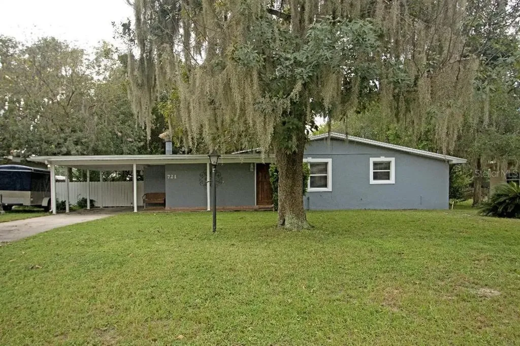 721 Madison Street Tavares FL 32778