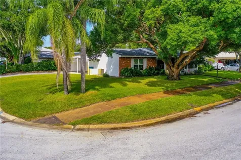 13407 Bellewood Avenue Seminole FL 33776