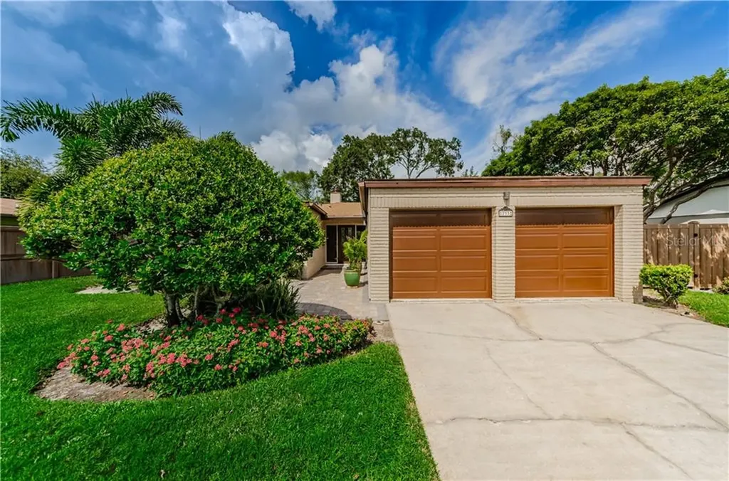 233 34th Avenue N St Petersburg FL 33704