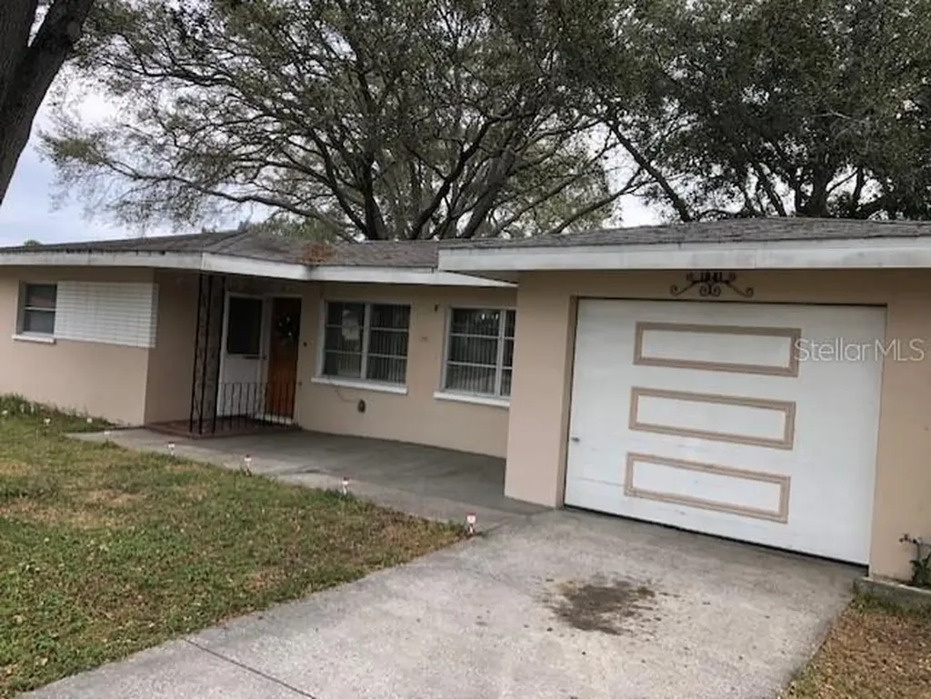 1541 S Betty Lane Clearwater FL 33756