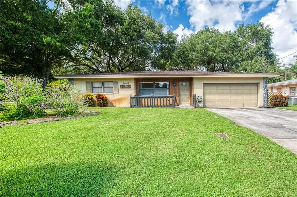 10427 Blossom Lake Drive Seminole FL 33772