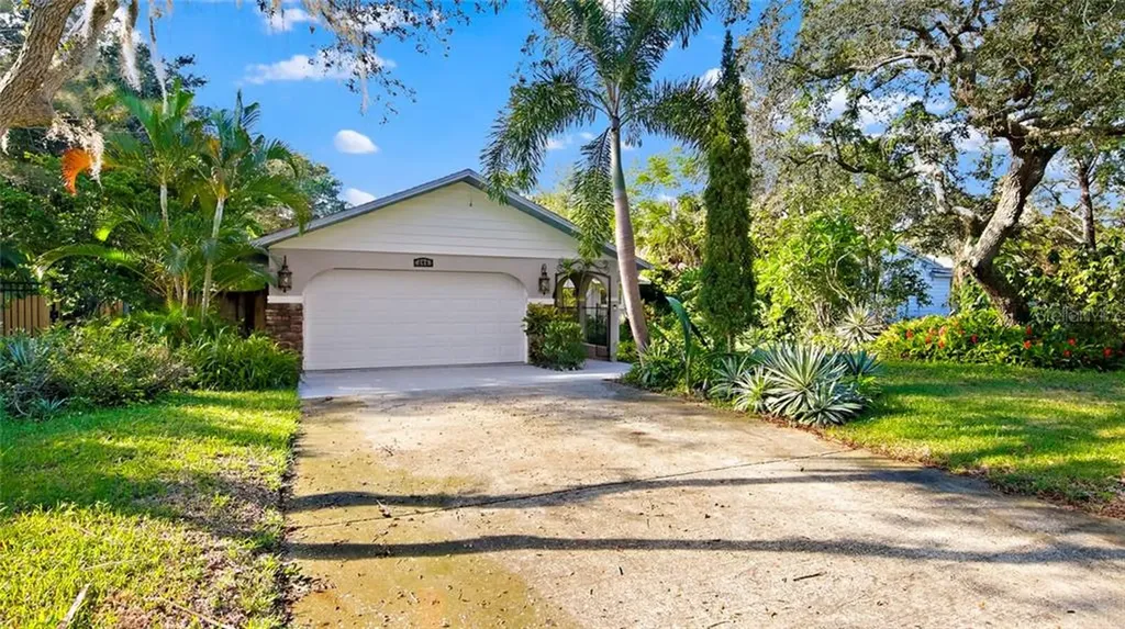 144 24th Avenue S St Petersburg FL 33705