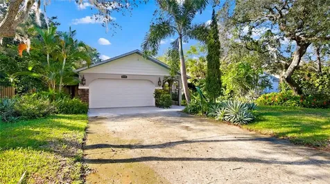 144 24th Avenue S St Petersburg FL 33705