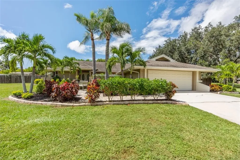 5731 Ravenwood Drive Sarasota FL 34243