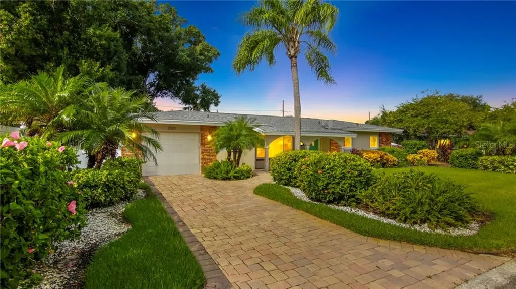 2521 Tropical Shores Drive SE St Petersburg FL 33705