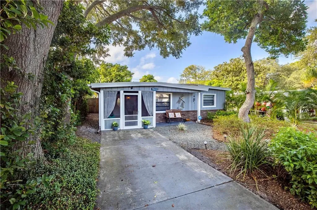 5230 13th Avenue N St Petersburg FL 33710