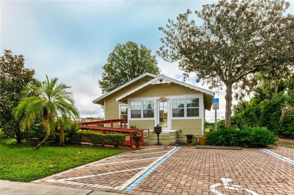 626 N Highland Street Mount Dora FL 32757