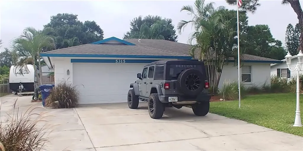 5315 12th Avenue Drive W Bradenton FL 34209
