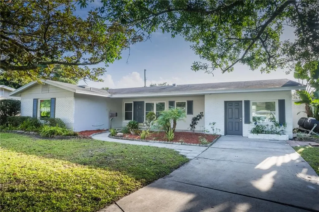 5307 Weirwood Avenue Orlando FL 32810