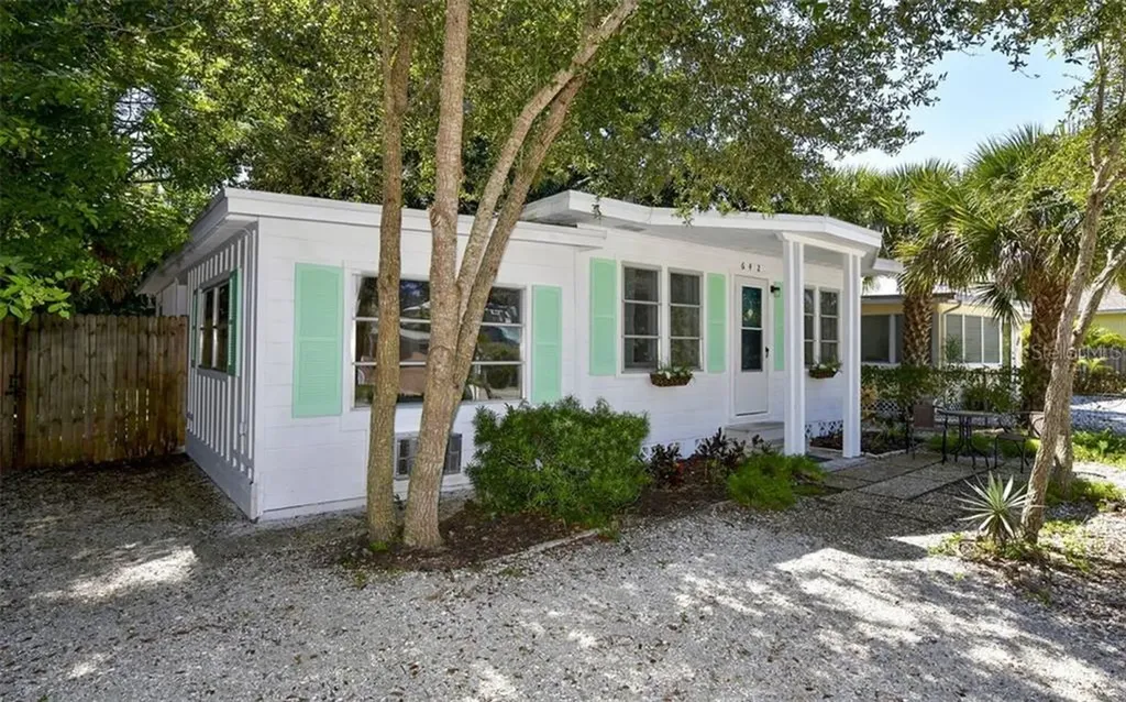 642 Calle De Peru Sarasota FL 34242