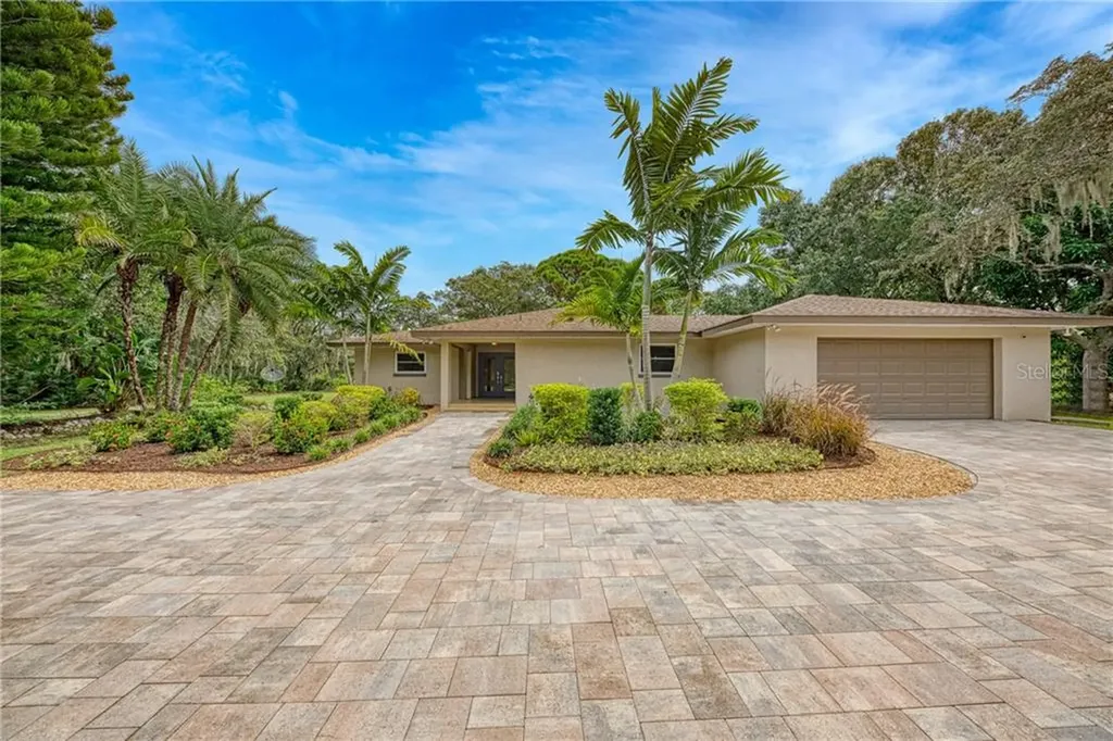 2542 57th Street Sarasota FL 34243
