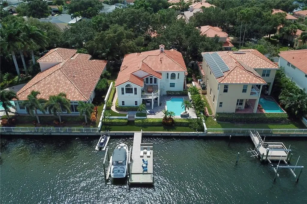 4525 Dolphin Cay Lane S St Petersburg FL 33711