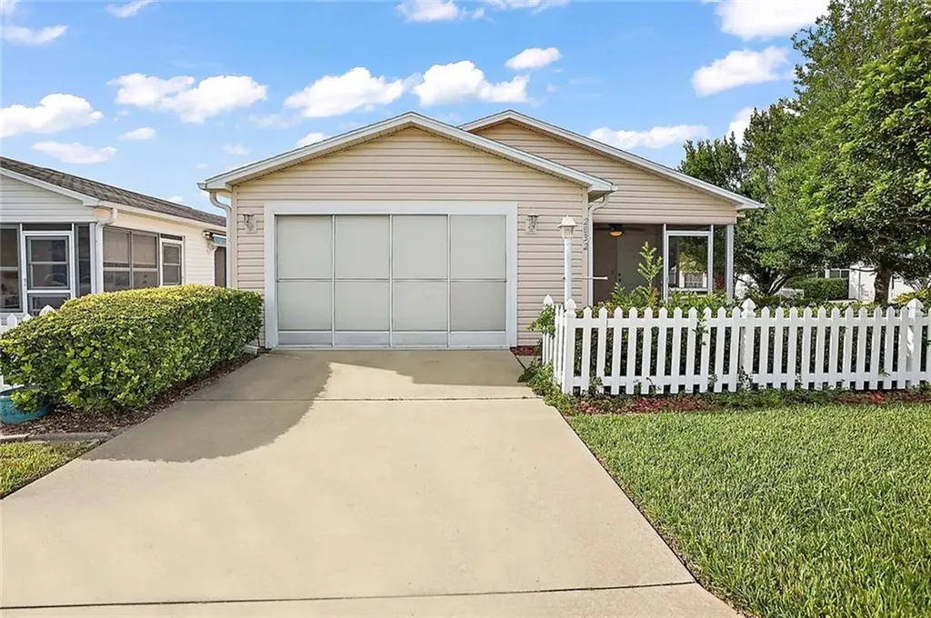 2832 Burgos Drive The Villages FL 32162