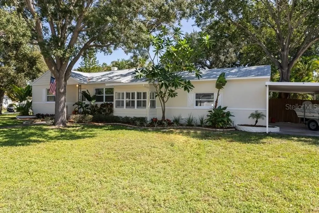 3725 Oak Street NE St Petersburg FL 33704