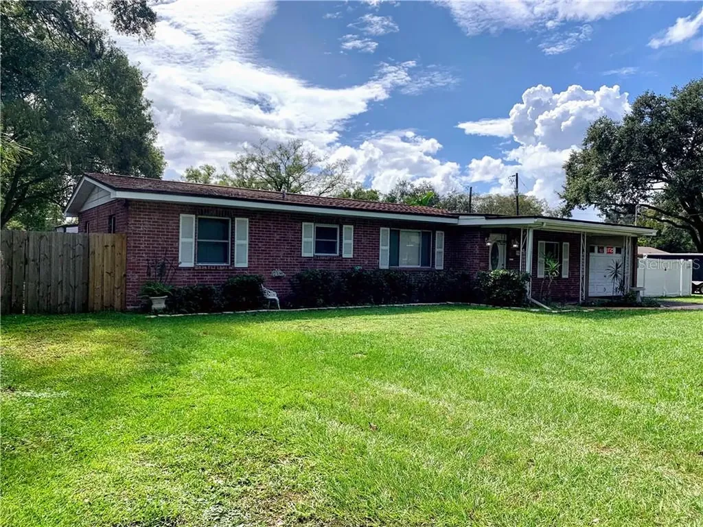 1701 E Linda Street Plant City FL 33563