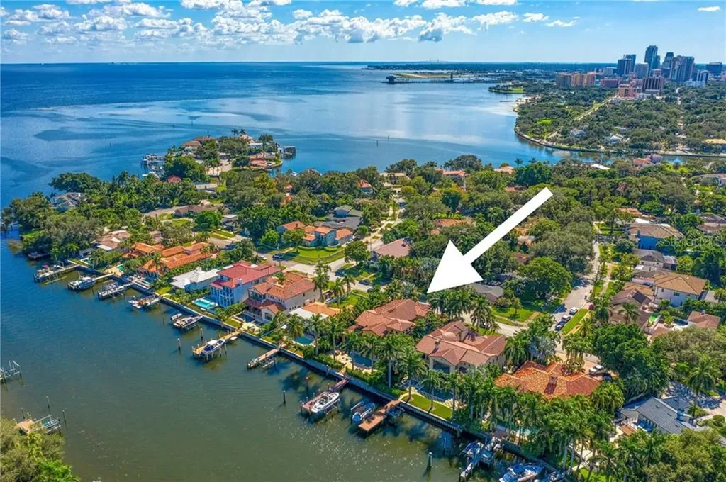 831 Brightwaters Boulevard NE St Petersburg FL 33704