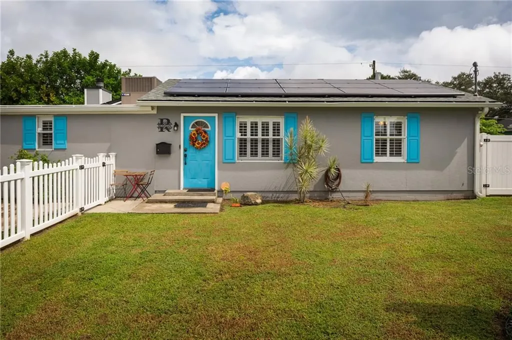 7201 Meadowlawn Drive N St Petersburg FL 33702