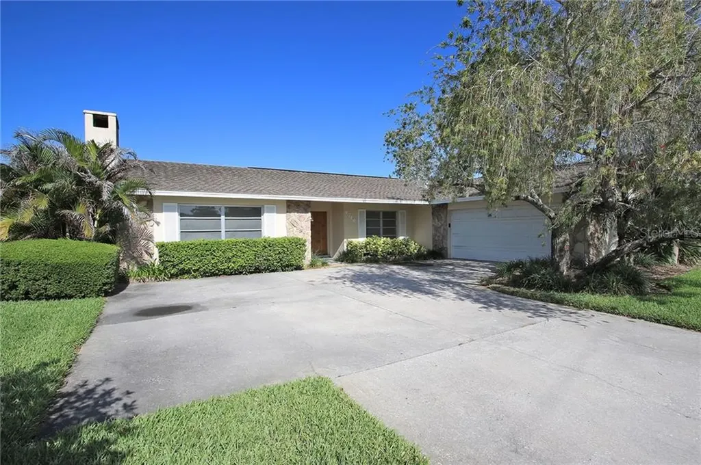 6710 Tequesta Drive Seminole FL 33777
