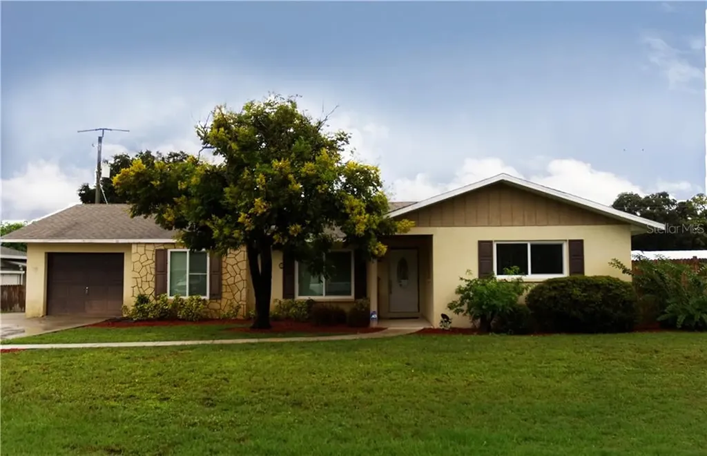 211 66th Avenue Drive W Bradenton FL 34207