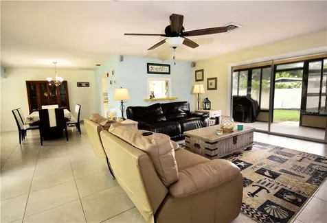 211 66th Avenue Drive W Bradenton FL 34207