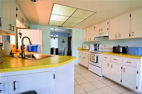 211 66th Avenue Drive W Bradenton FL 34207