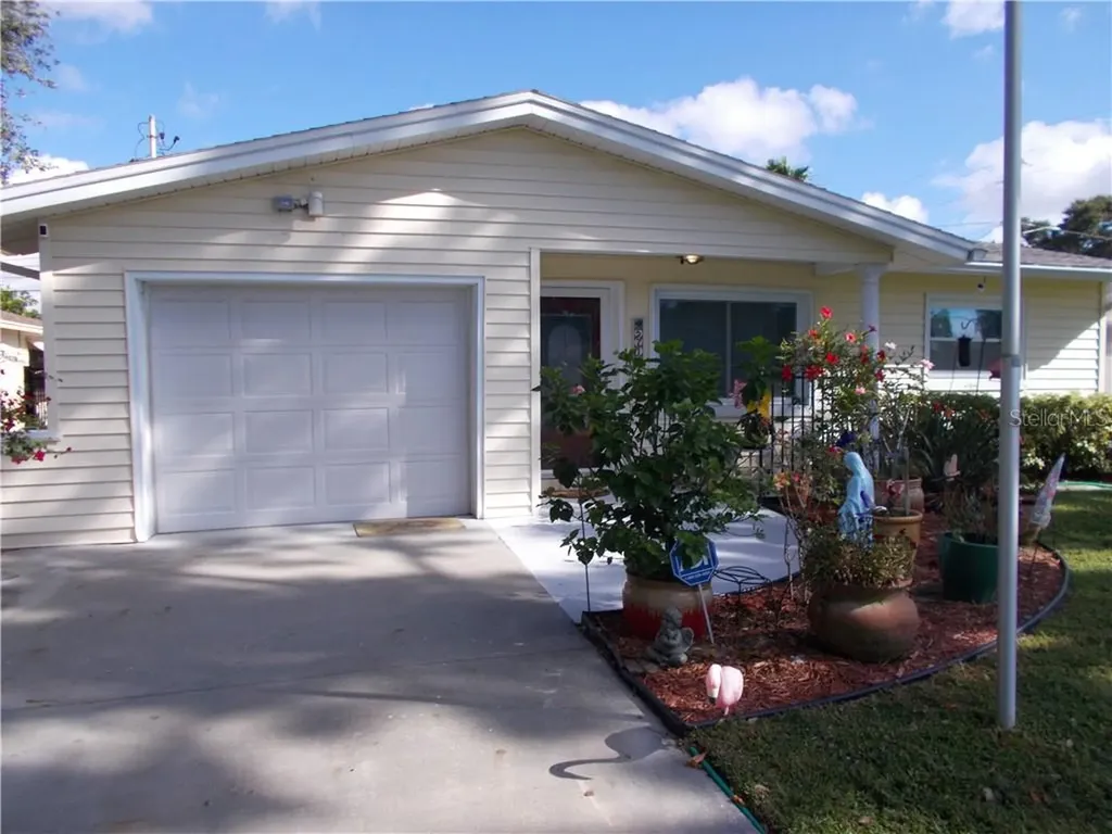 5711 20th Avenue N St Petersburg FL 33710