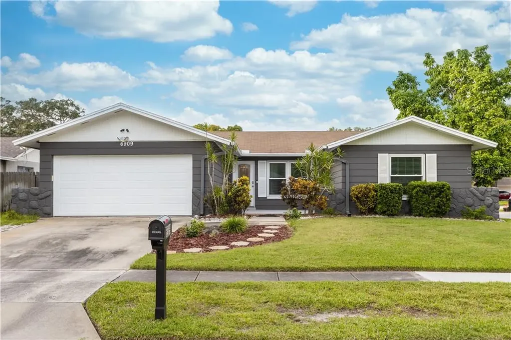 6909 Aberfeldy Avenue N St Petersburg FL 33709