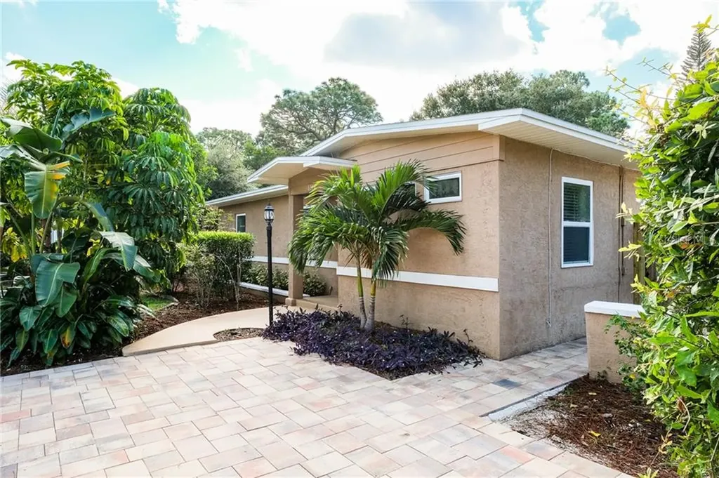 6348 2nd Avenue N St Petersburg FL 33710
