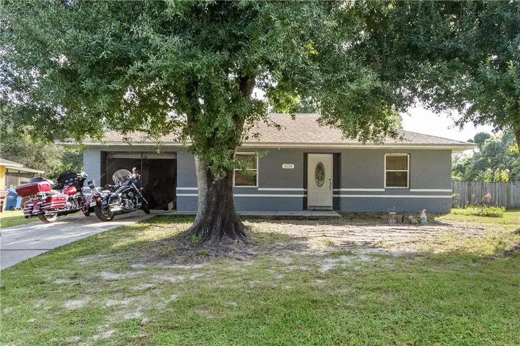 409 Honey Bee Lane Polk City FL 33868
