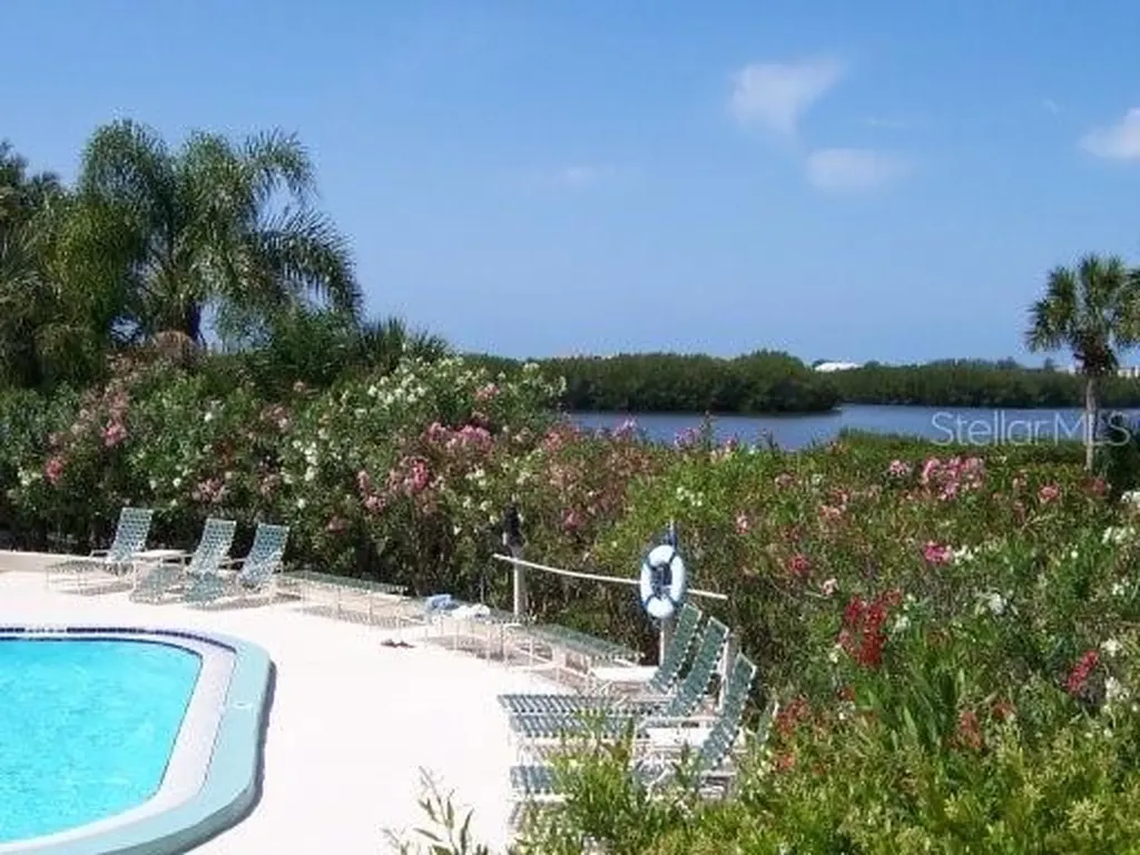 1625 Treehouse Circle Sarasota FL 34231
